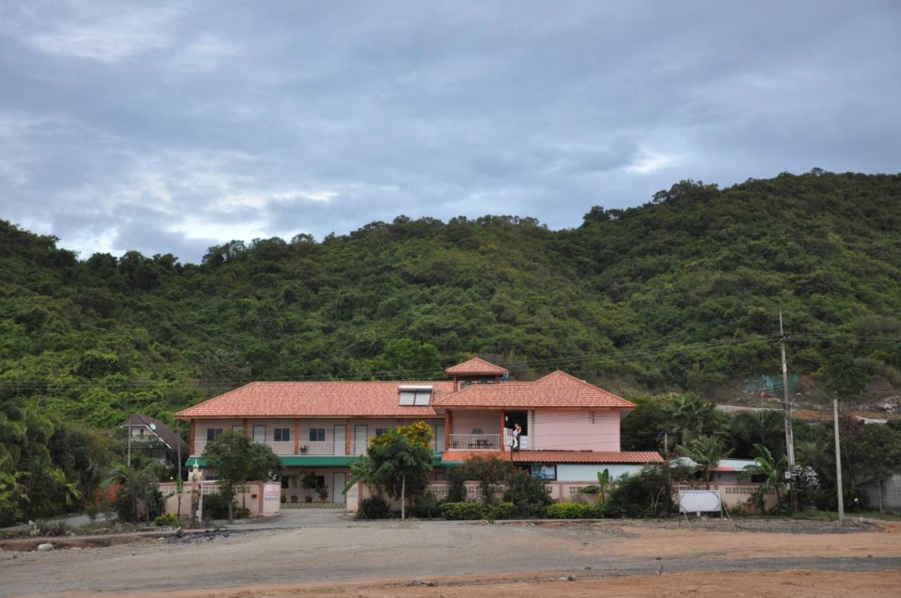 Wattana Hill Resort Sattahip Exterior photo