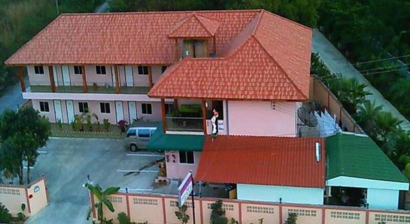 Wattana Hill Resort Sattahip Exterior photo