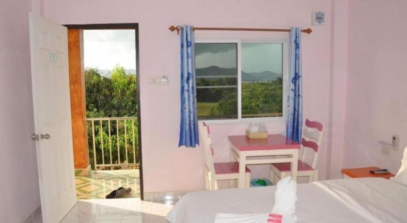 Wattana Hill Resort Sattahip Exterior photo