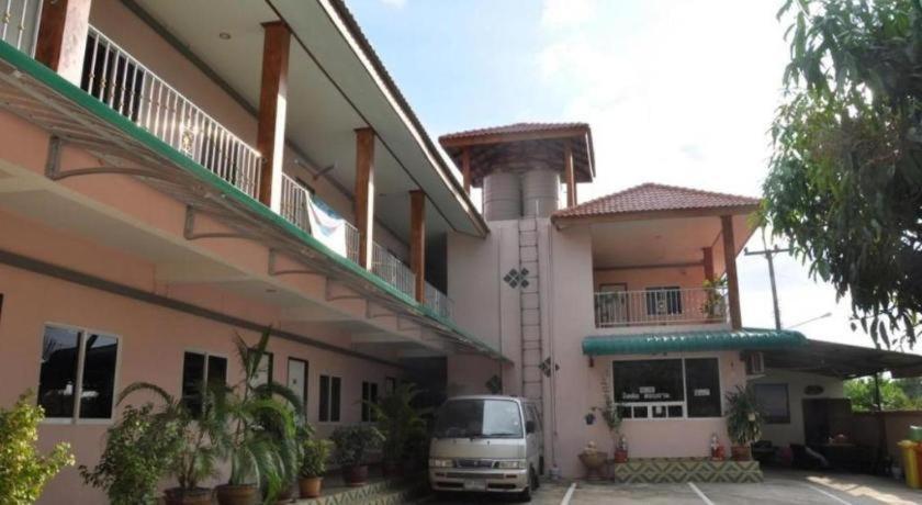 Wattana Hill Resort Sattahip Exterior photo