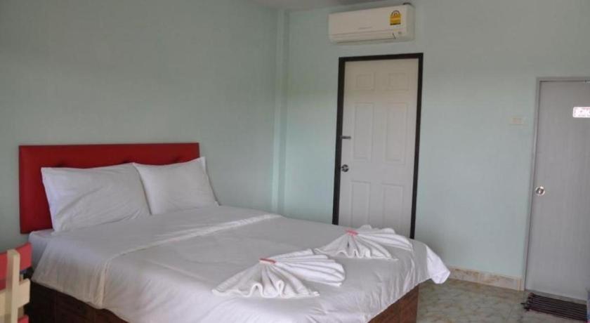 Wattana Hill Resort Sattahip Exterior photo