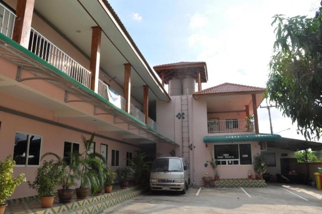 Wattana Hill Resort Sattahip Exterior photo