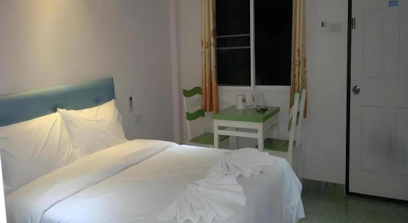 Wattana Hill Resort Sattahip Exterior photo