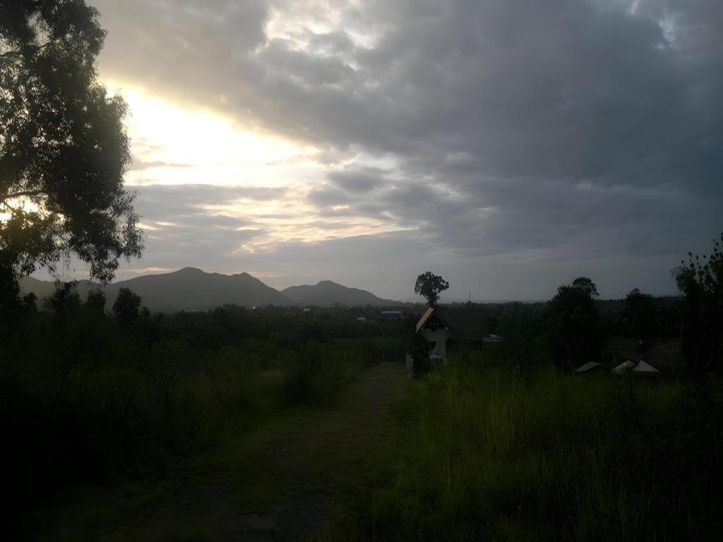 Wattana Hill Resort Sattahip Exterior photo