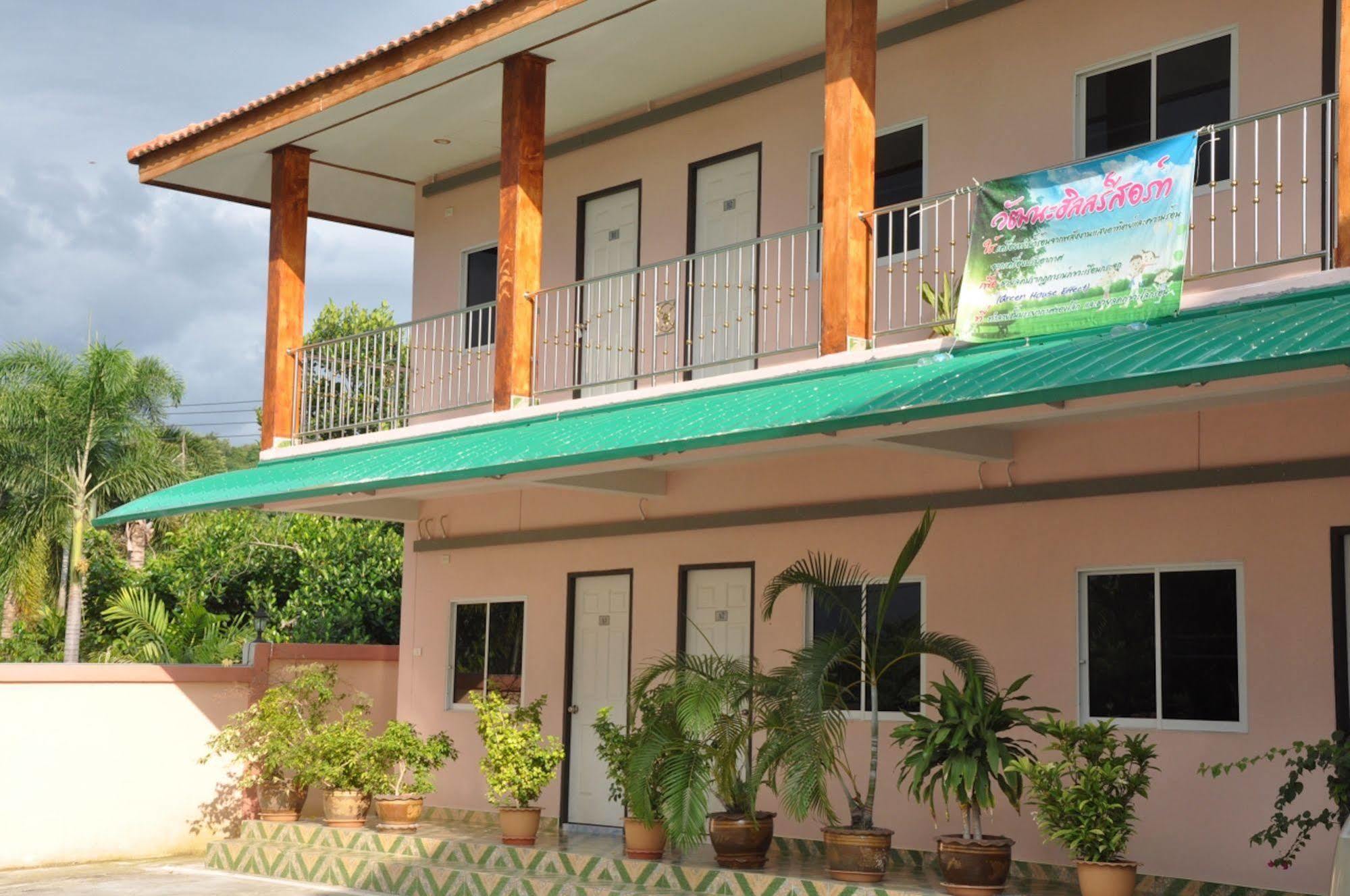Wattana Hill Resort Sattahip Exterior photo